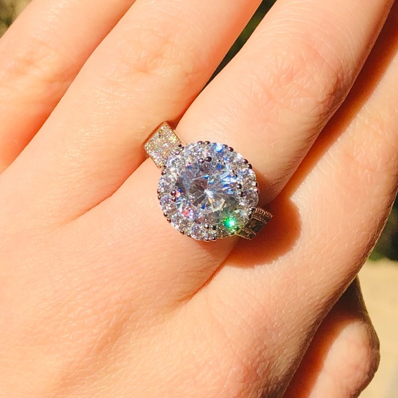 NWOT sparkly flower silver ring - Picture 3 of 6